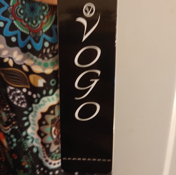 Vogo Women's athletic leggings size M moisture wicking NWT Tribal Pattern - Picture 2 of 6